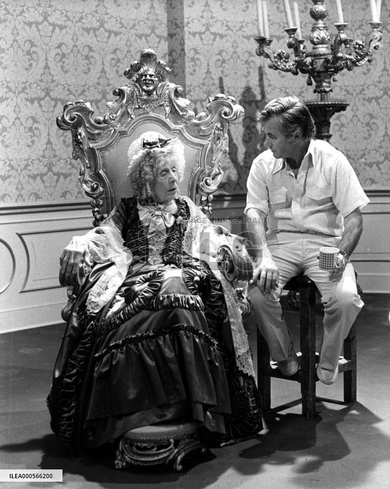 THE SLIPPER AND THE ROBE: THE STORY OF CINDERELLA
