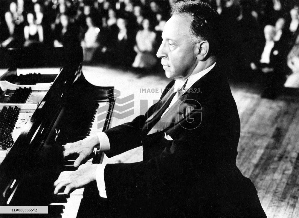 CARNEGIE HALL