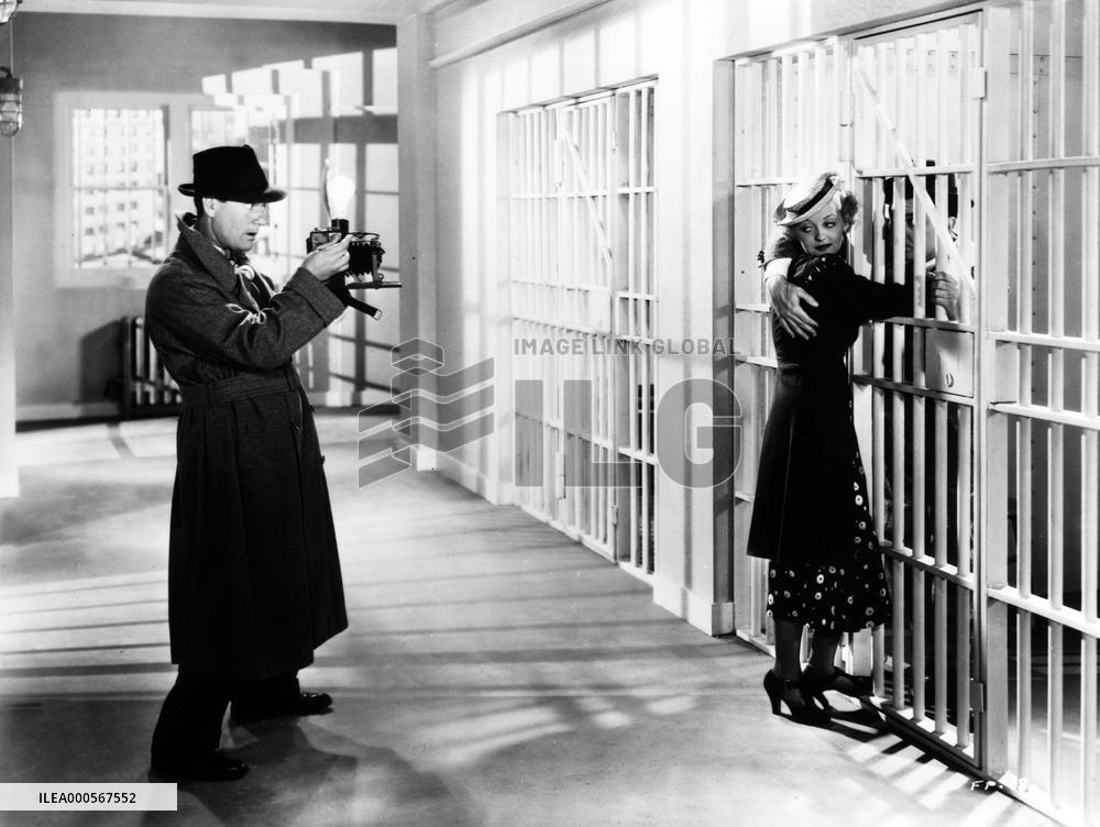 Front Page Woman film (1935)