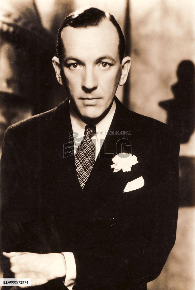 NOEL COWARD c. 1935  seen in THE SCOUNDREL
