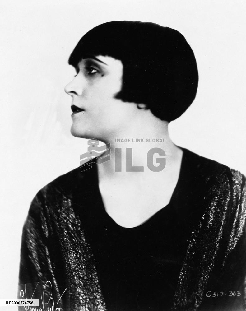 POLA NEGRI
