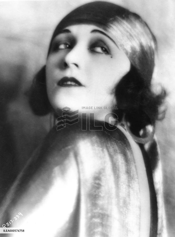 POLA NEGRI