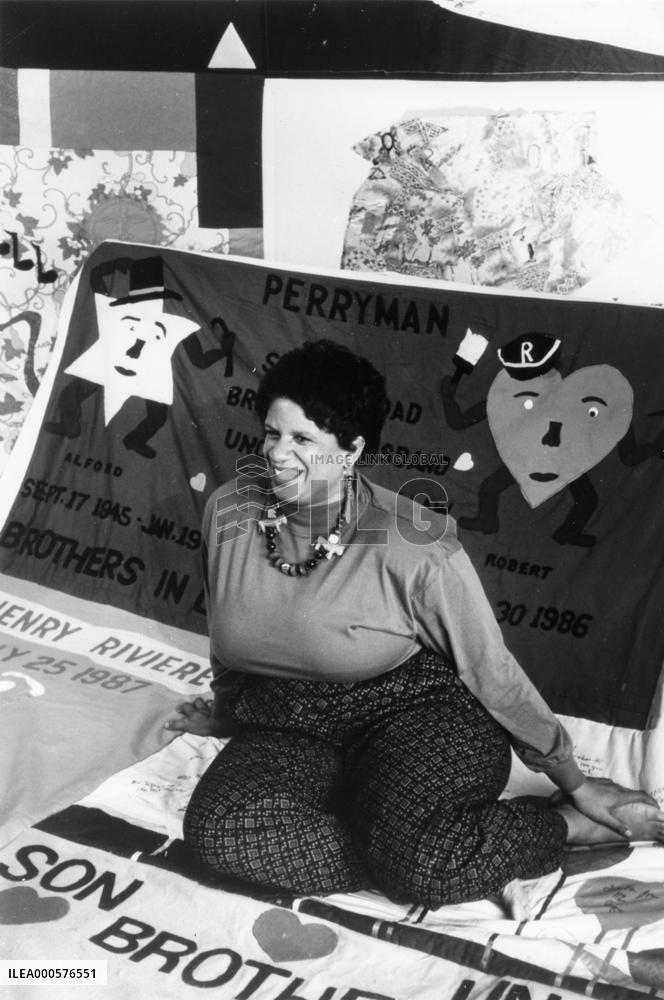 COMMON THREADS: STORIES FROM THE QUILT