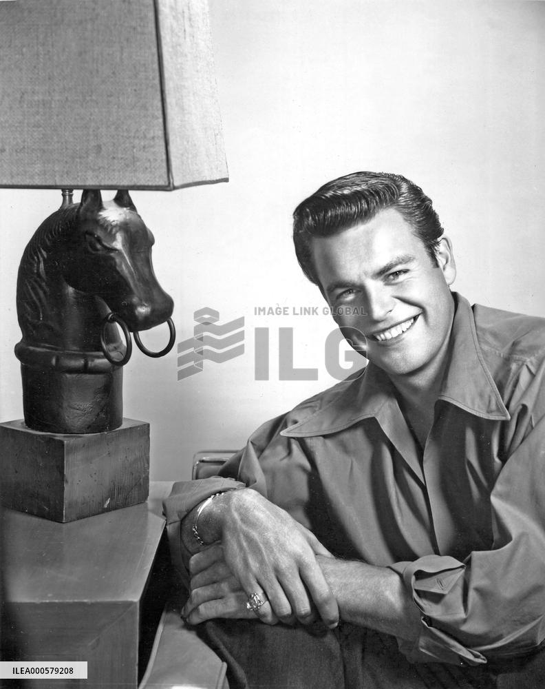 ROBERT WAGNER