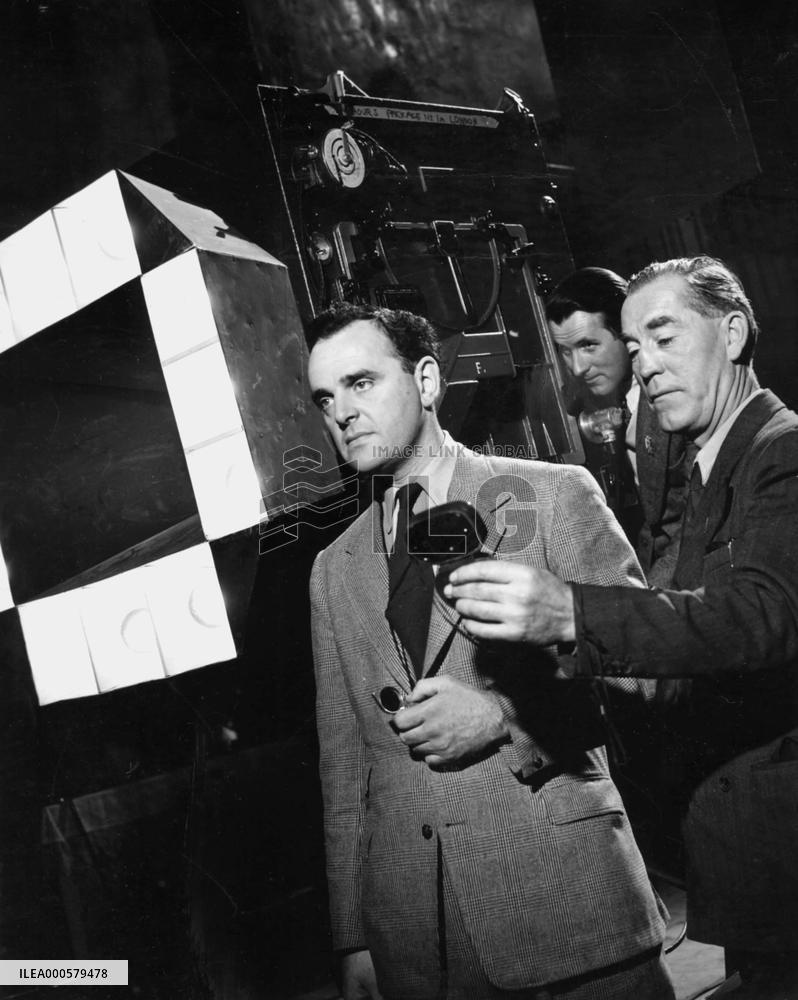 TWENTY FOUR HOURS OF A WOMAN'S LIFE