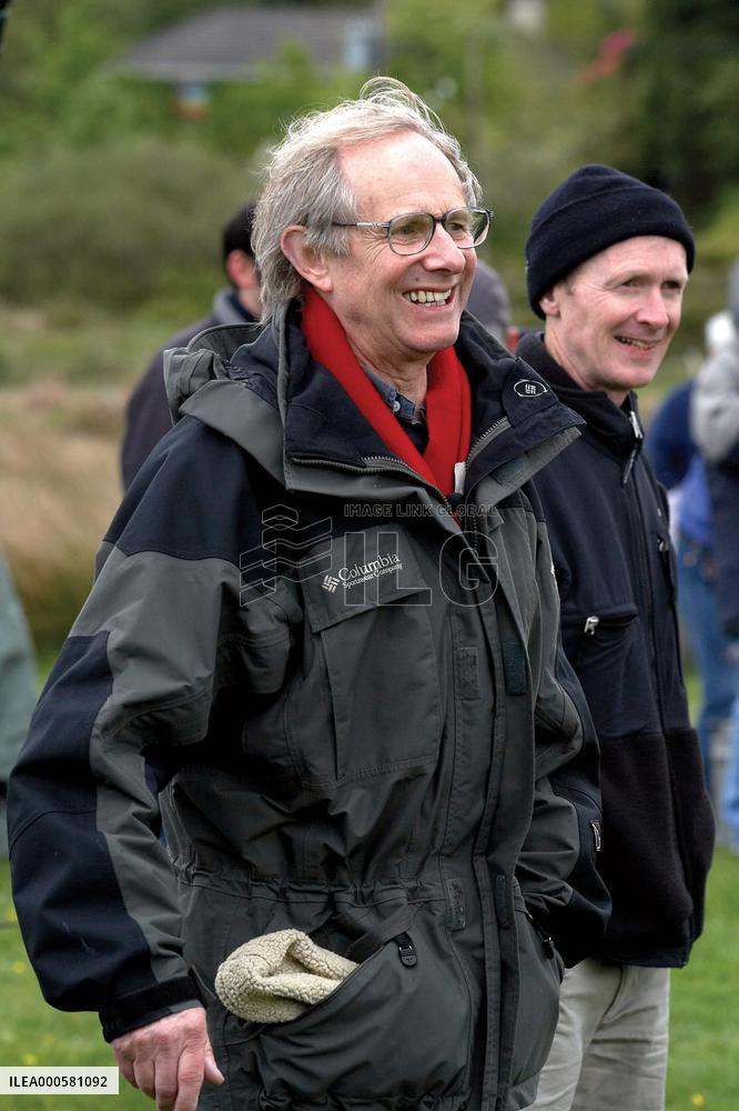 THE WIND THAT SHAKES THE BARLEY