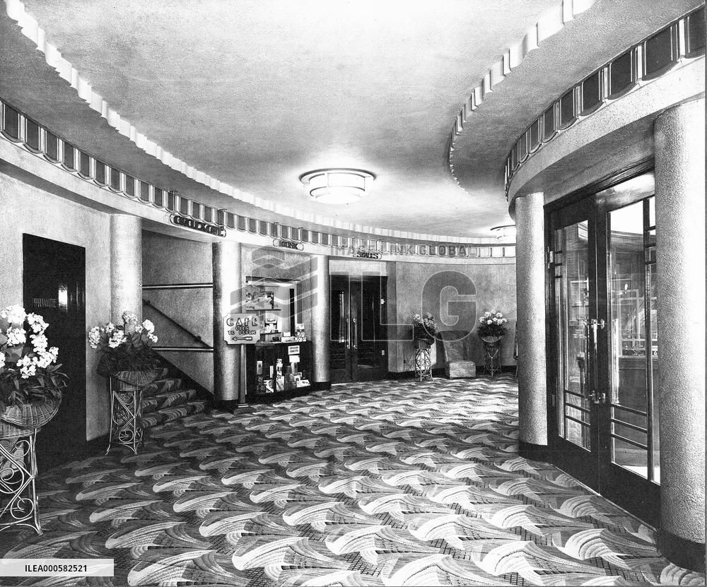 THE RITZ BARROW