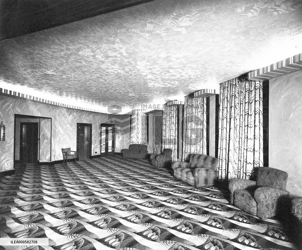 UNIDENTIFIED CINEMA, POSSIBLY PART OF THE JAMES BRENNAN CIRC