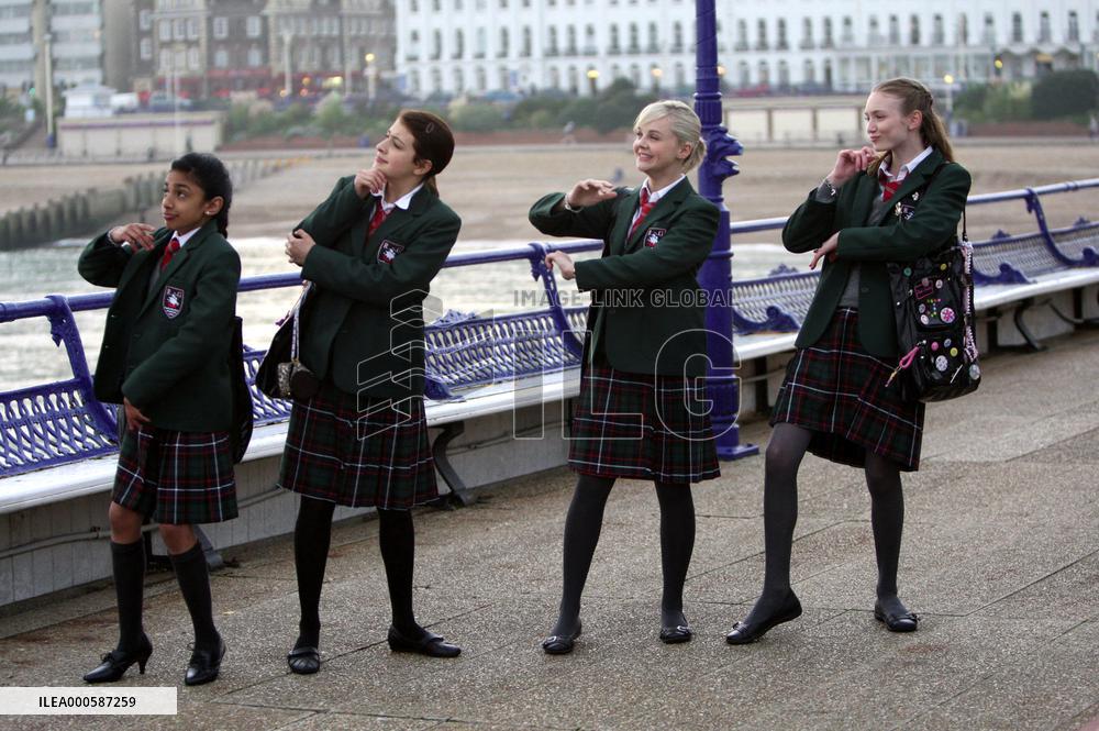 ANGUS, THONGS AND PERFECT SNOGGING