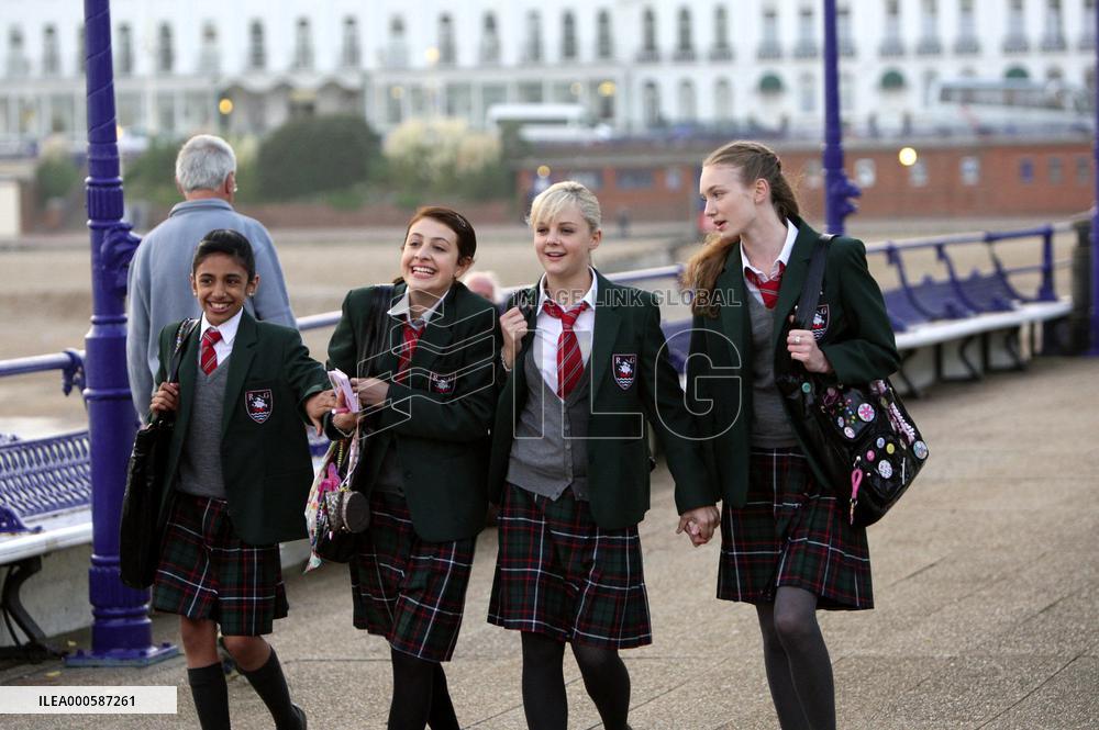 ANGUS, THONGS AND PERFECT SNOGGING