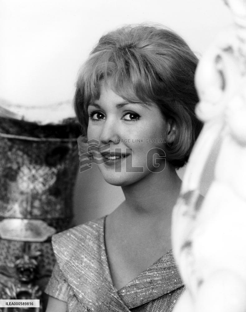 ANNETTE ANDRE