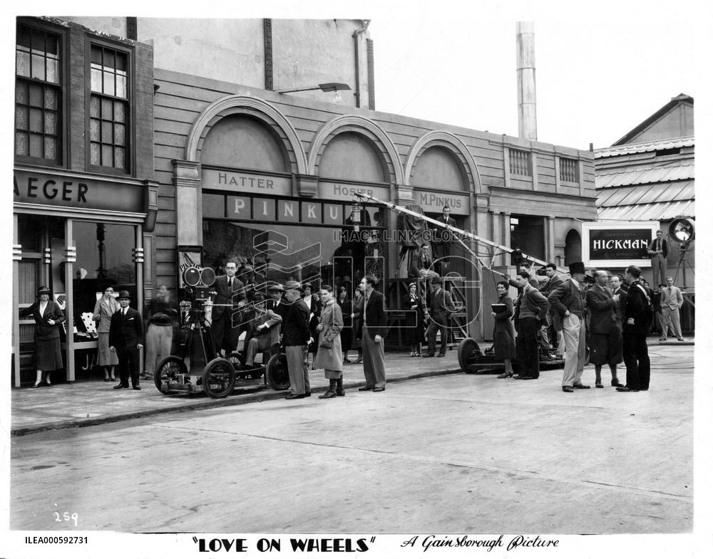LOVE ON WHEELS (BR1932) directed by Victor Saville FILMING A