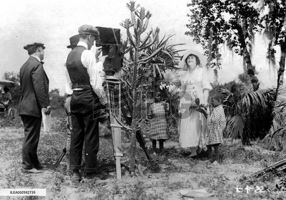 THE LIAR (US1918) LEFT, DIRECTOR, EDMUND LAWRENCE FILM CAMER