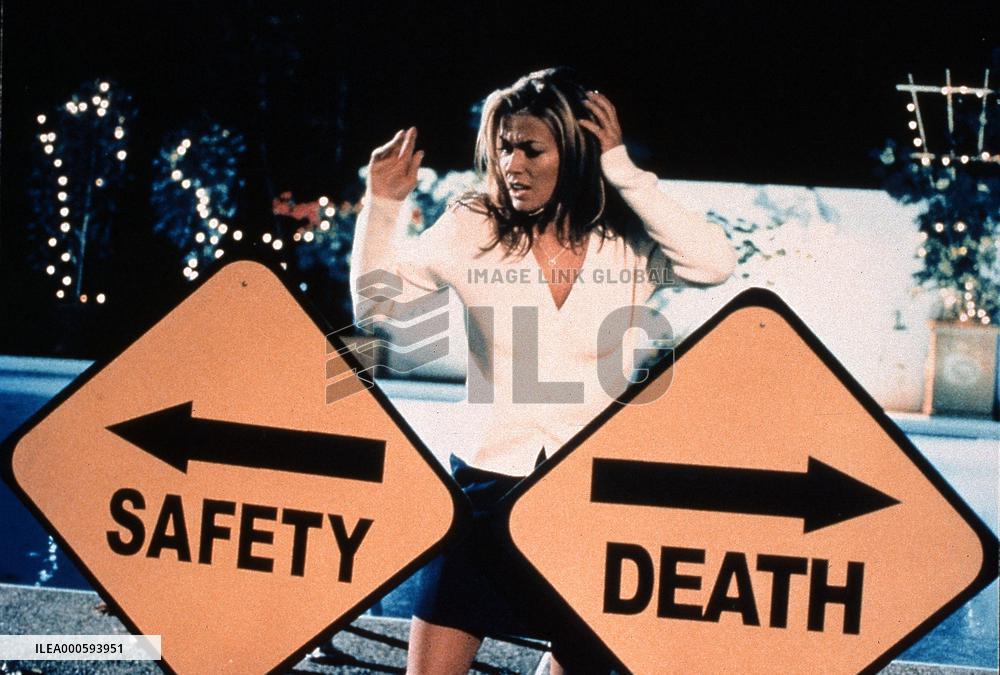 SCARY MOVIE (US2000) SHANNON ELIZABETH