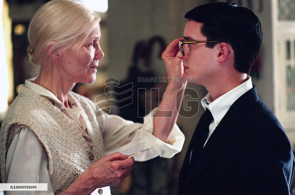 EVERYTHING IS ILLUMINATED