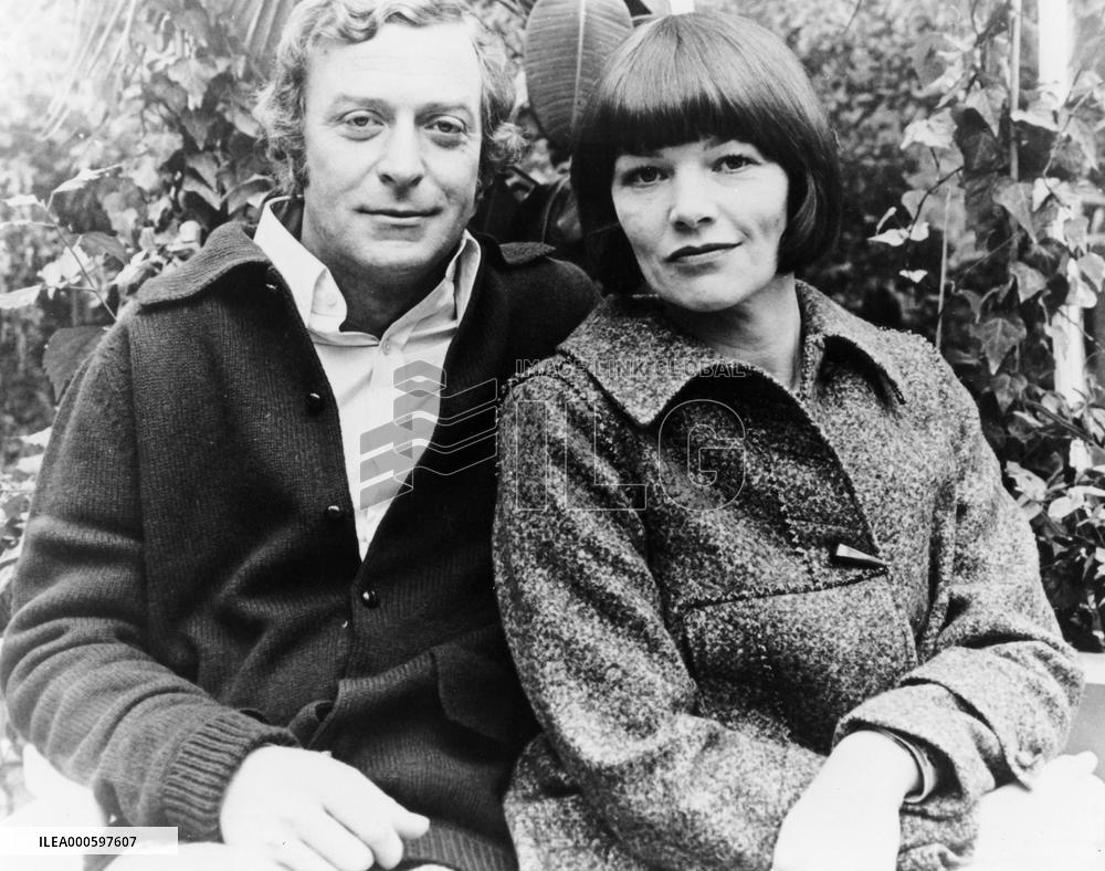 THE ROMANTIC ENGLISHWOMAN