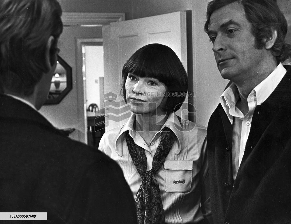 THE ROMANTIC ENGLISHWOMAN