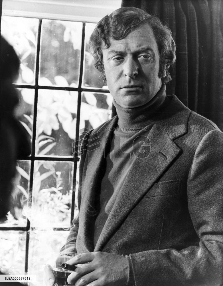 THE ROMANTIC ENGLISHWOMAN