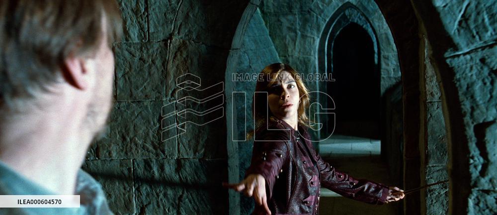 HARRY POTTER AND THE DEATHLY HALLOWS : PART 2