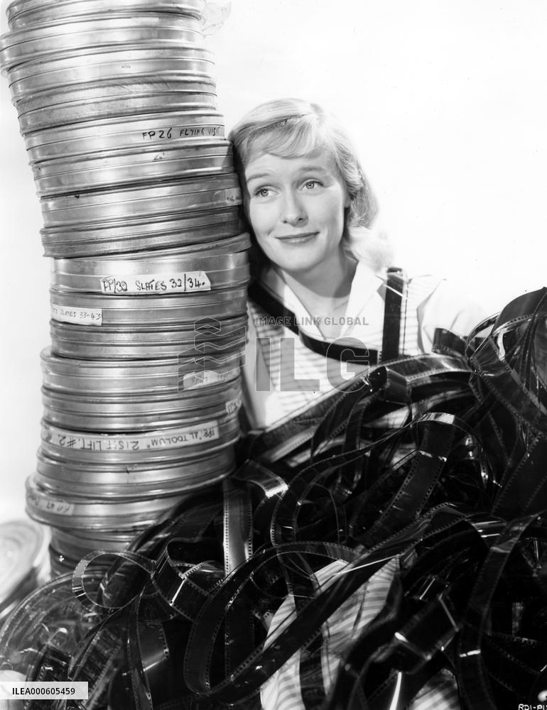 THE SMALLEST SHOW ON EARTH