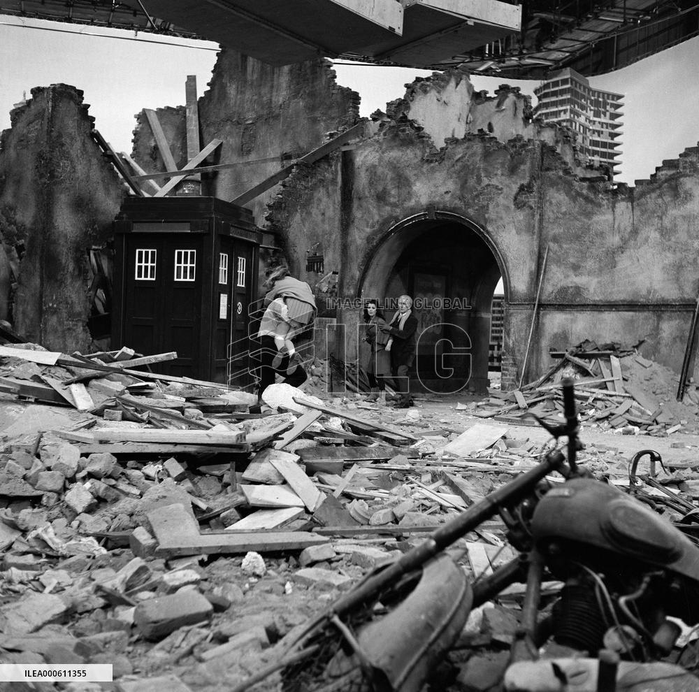 Daleks Invasion Earth 2150AD film (1966)