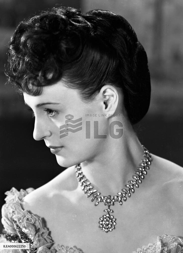 Audrey Fildes in Kind Hearts and Coronets (1949)