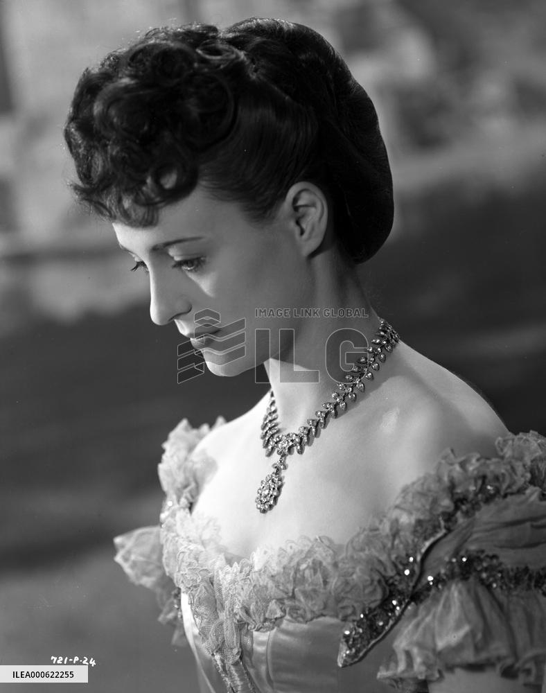 Audrey Fildes in Kind Hearts and Coronets (1949)