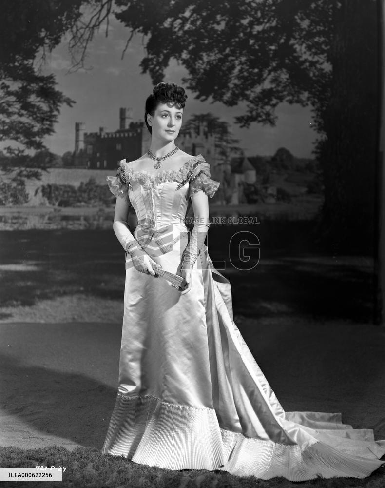 Audrey Fildes in Kind Hearts and Coronets (1949)