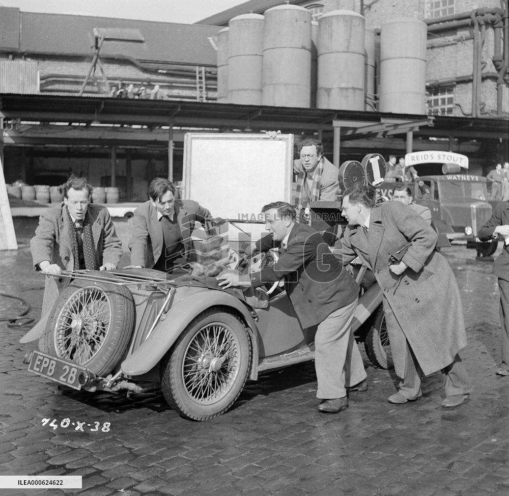 The Man in the White Suit film (1951)