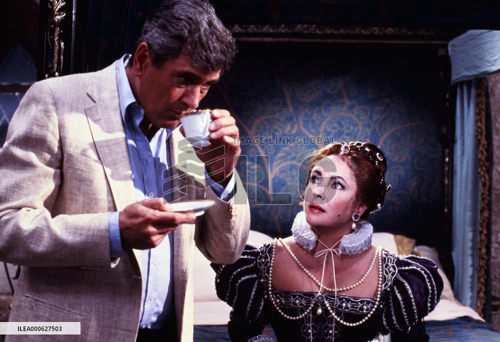 The Mirror Crack'd film (1980)