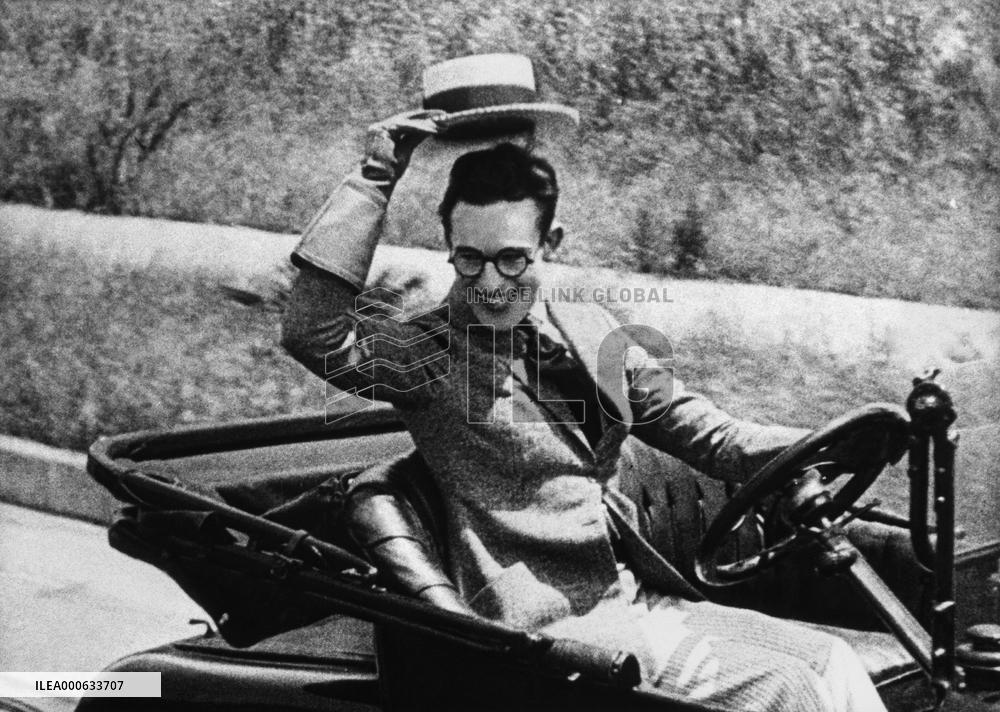 Get Out And Get Under  film (1920)