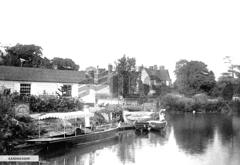 Abingdon, the Boat House 1890