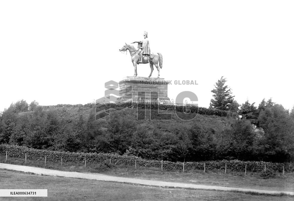 Aldershot, Wellington Monument 1891