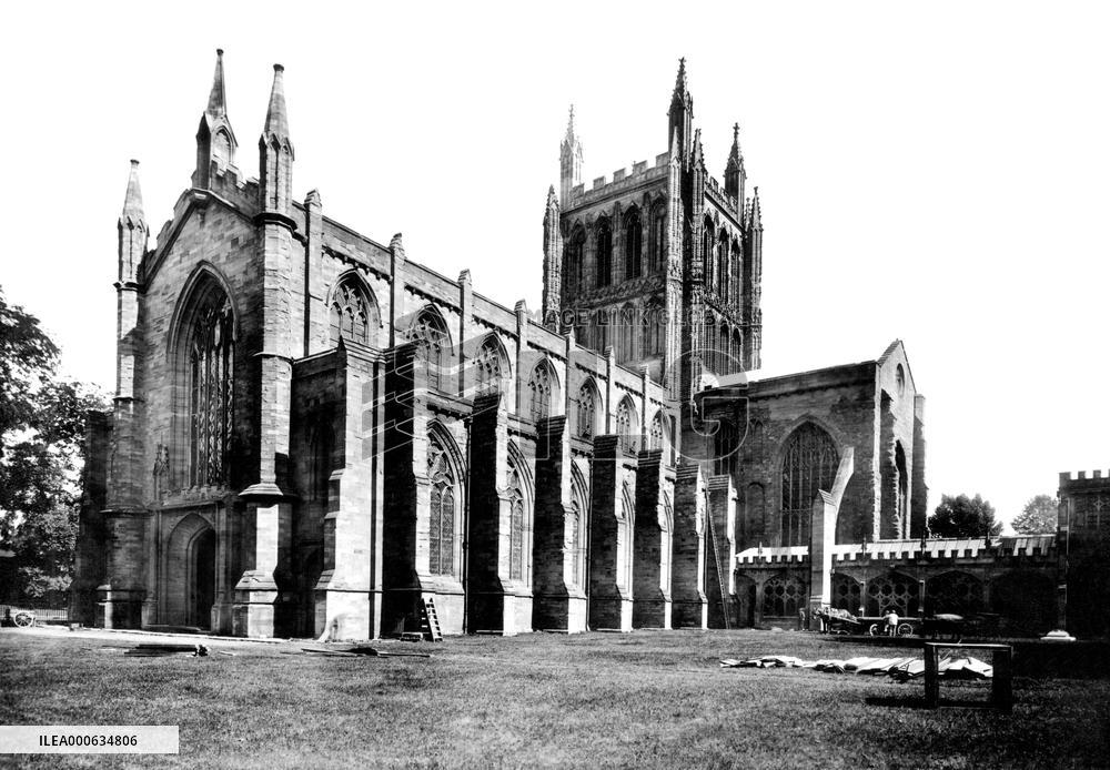 Hereford, Cathedral, south west 1891