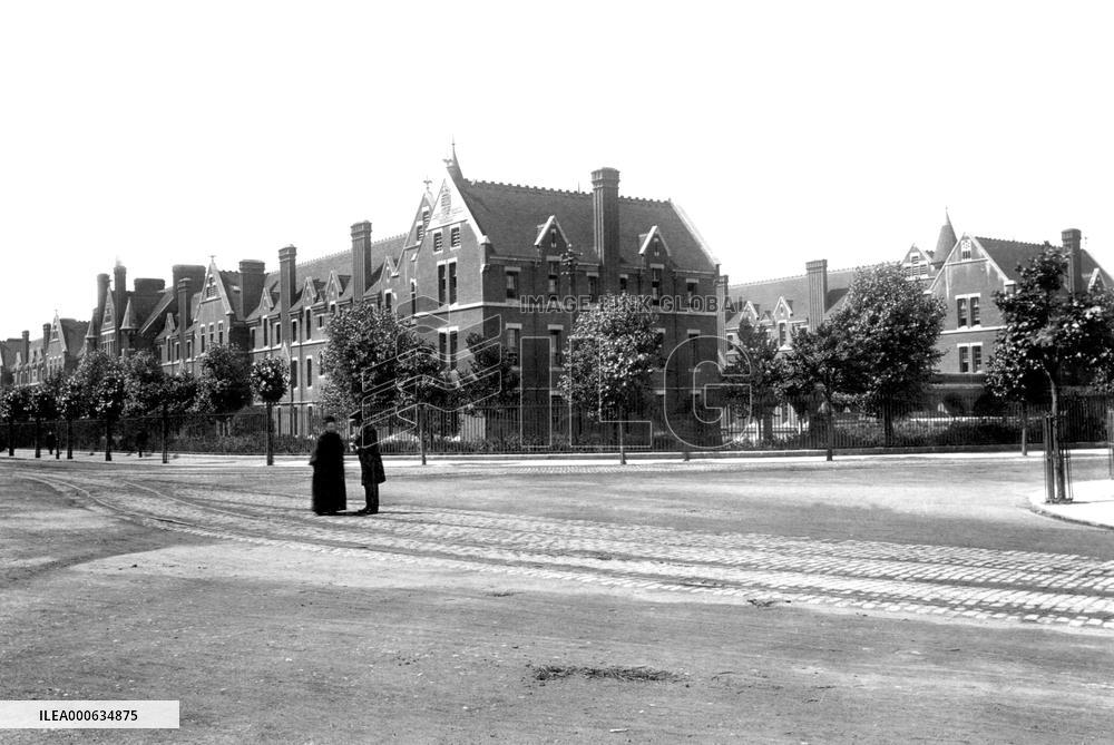 Portsmouth, Victoria Barracks 1892