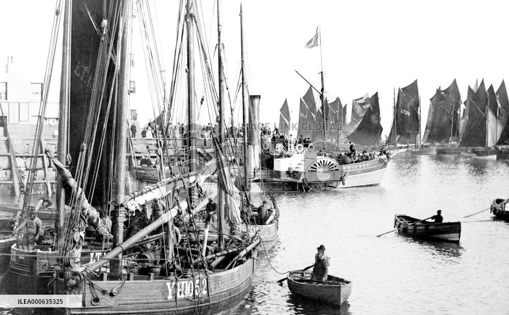 Scarborough, the Pierhead  1890