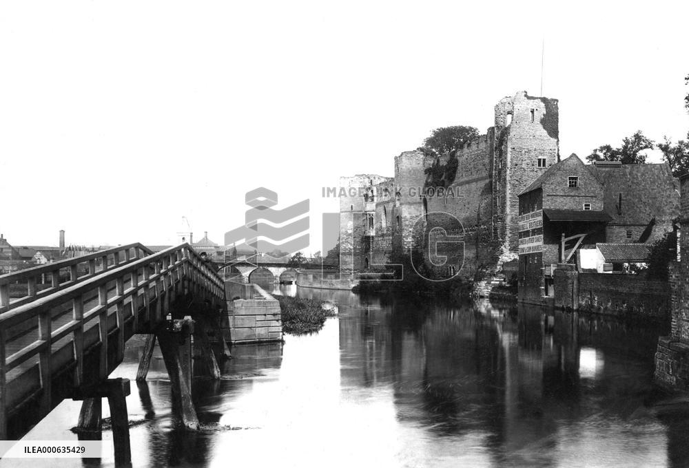 Newark-on-Trent, Castle and Footbridge 1890