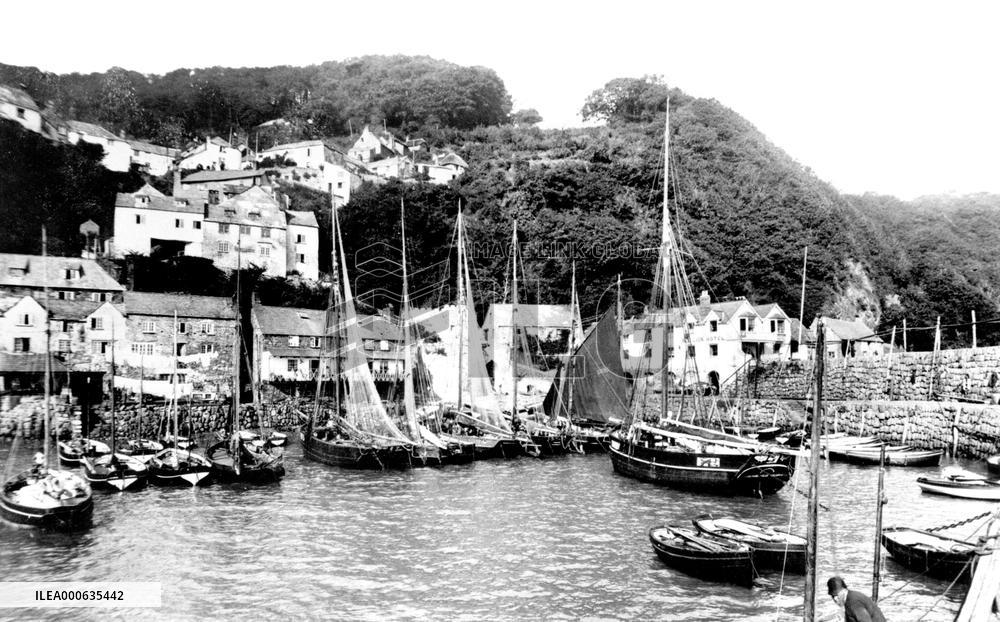 Clovelly, Harbour 1890
