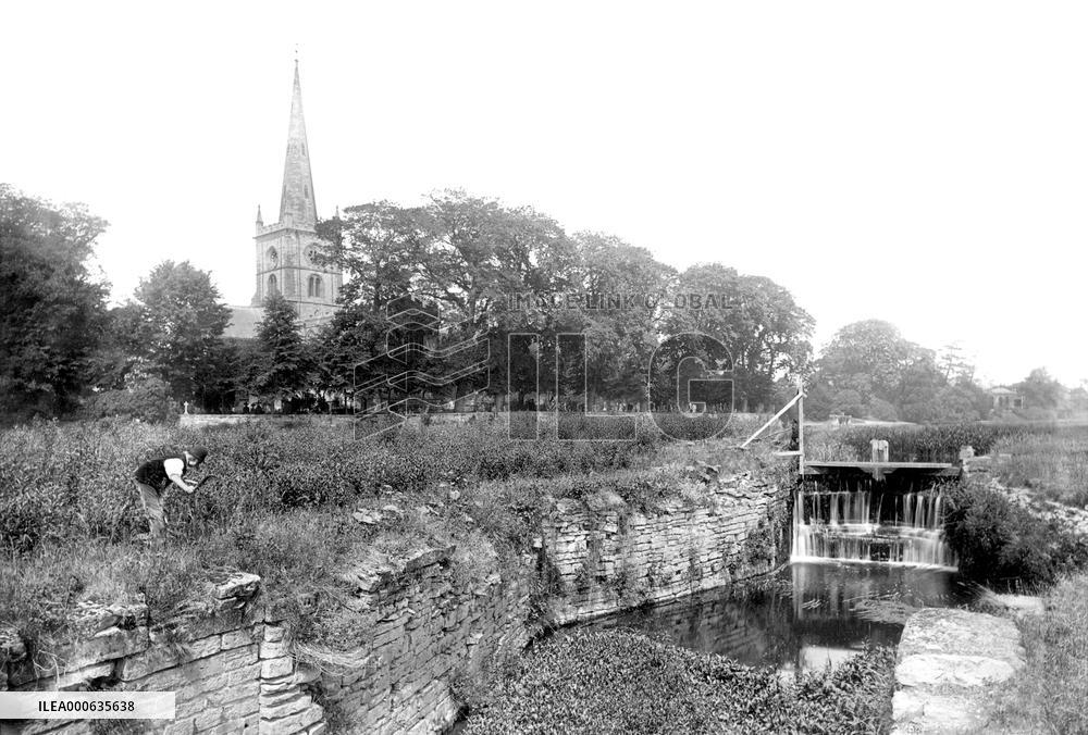 Stratford-upon-Avon, Trinity Church and Locks 1892