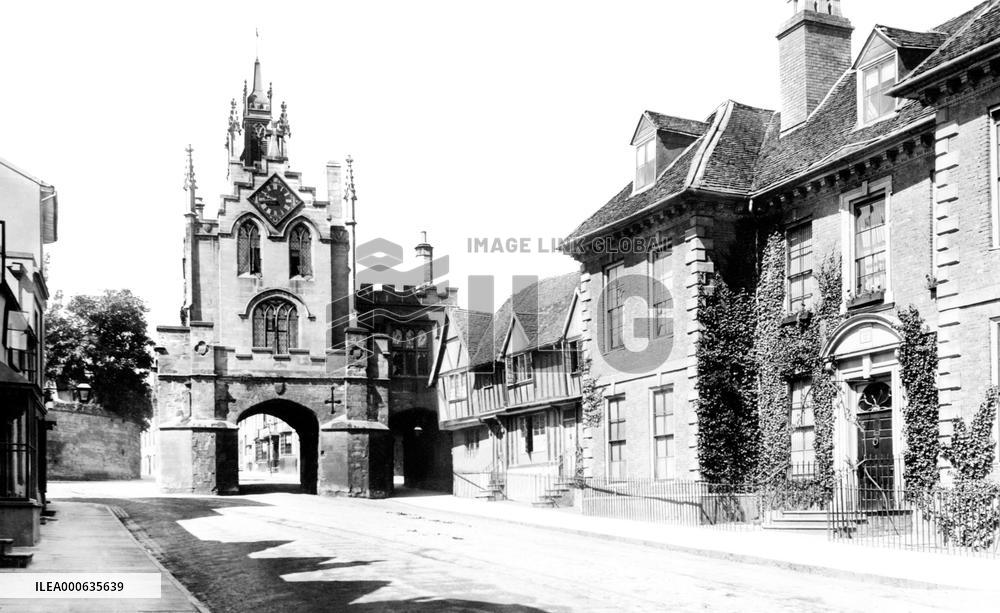 Warwick, East Gate and Landors House 1892
