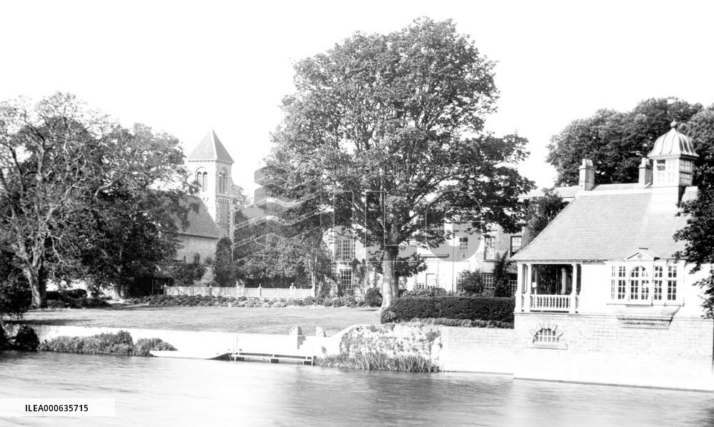 Wallingford, from the River 1893