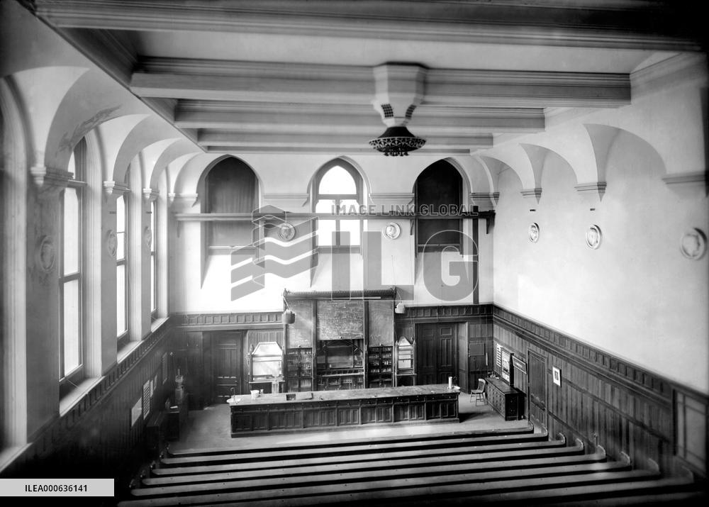 Manchester, Owen's College Chemistry Theatre 1895