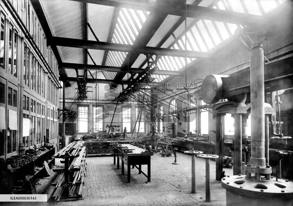 Manchester, Owen's College Engineering Laboratory 1895