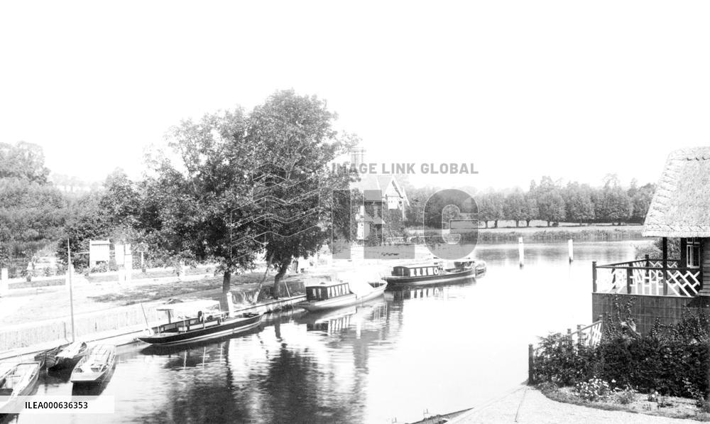 Goring, the Lock 1896