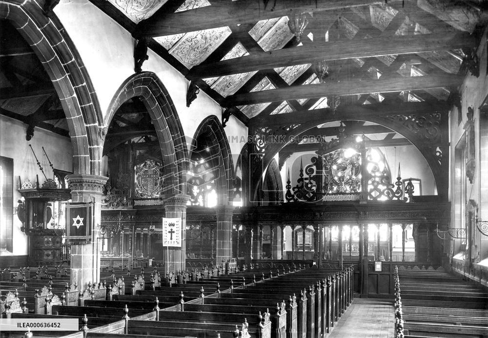 Leeds, St John's Church interior 1897