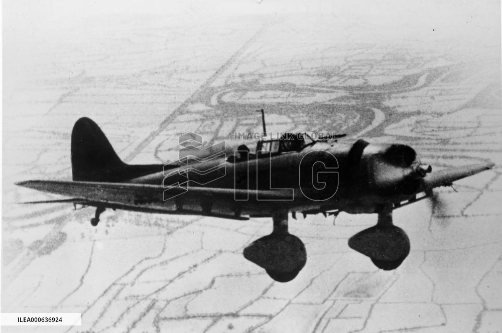 Aichi D3A1 'Val' - carrier -going Japanese equivalent o
