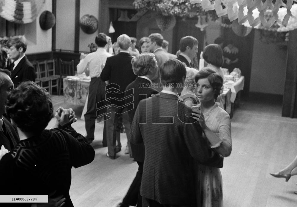 All Creatures Great and Small (1975) Film