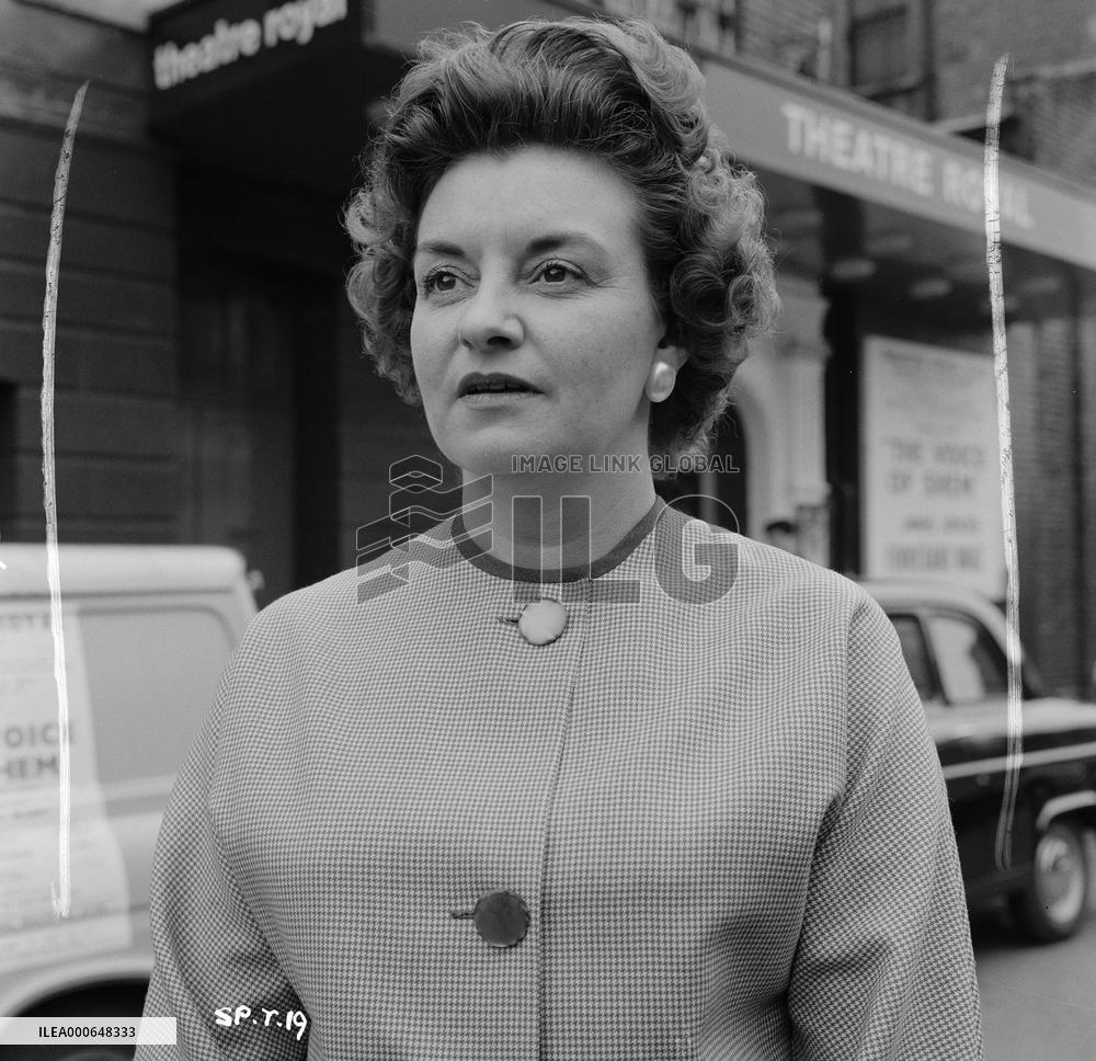 Sparrows Can't Sing (1962) Film