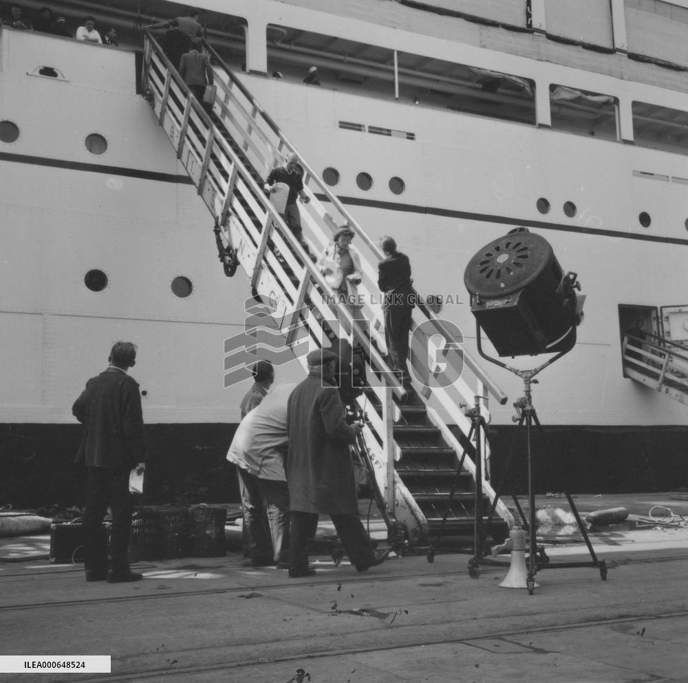 Sparrows Can't Sing (1962) Film