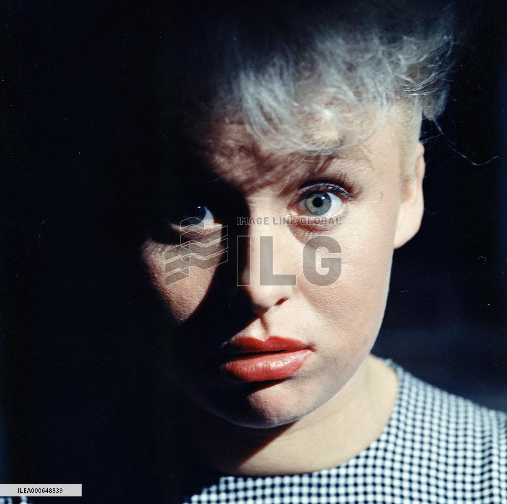 Sparrows Can't Sing (1962) Film